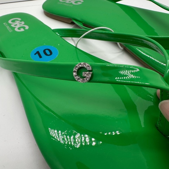 GBC Los Angeles Glossy Green Flip Flop Sandals NWOT Size 10 - Picture 2 of 6
